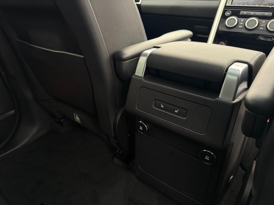 Land Rover Discovery photo 16