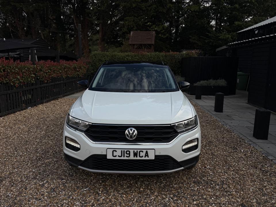 Volkswagen T-Roc photo 2