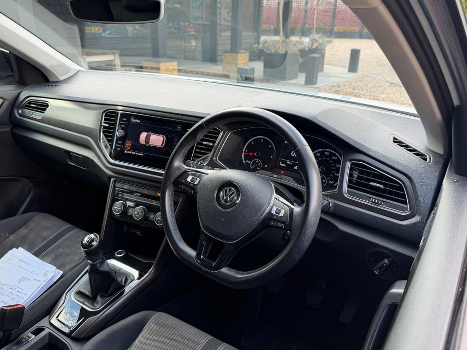 Volkswagen T-Roc photo 8