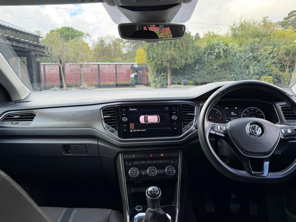 Volkswagen T-Roc photo 11