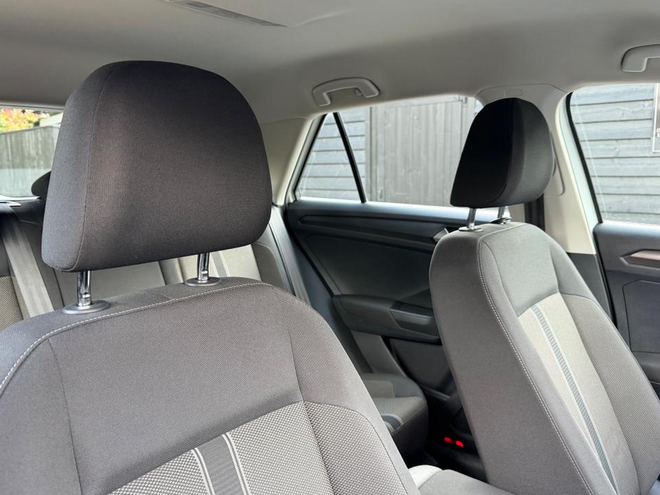 Volkswagen T-Roc photo 12