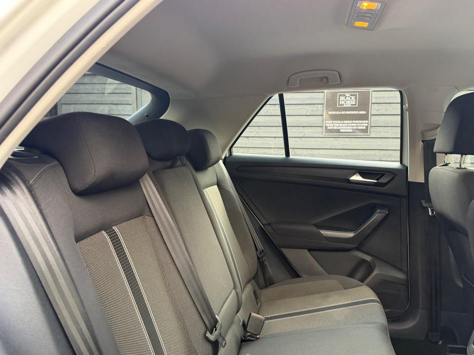 Volkswagen T-Roc photo 13