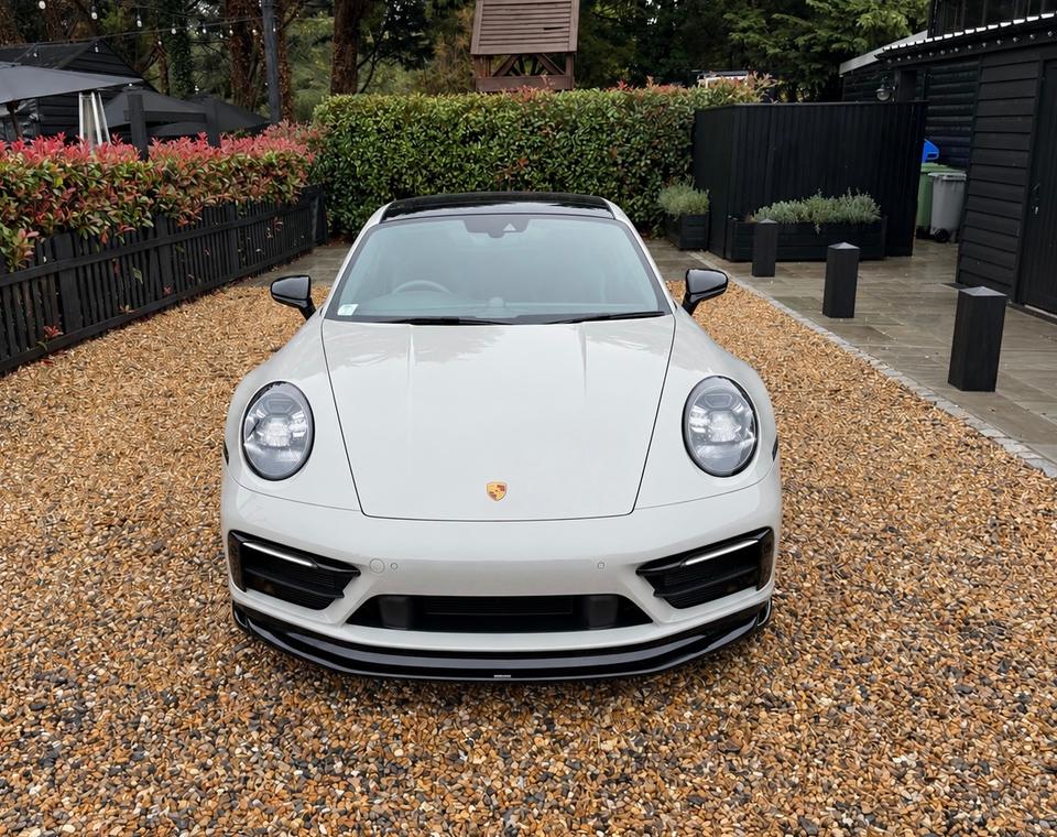 Porsche 911 photo 2