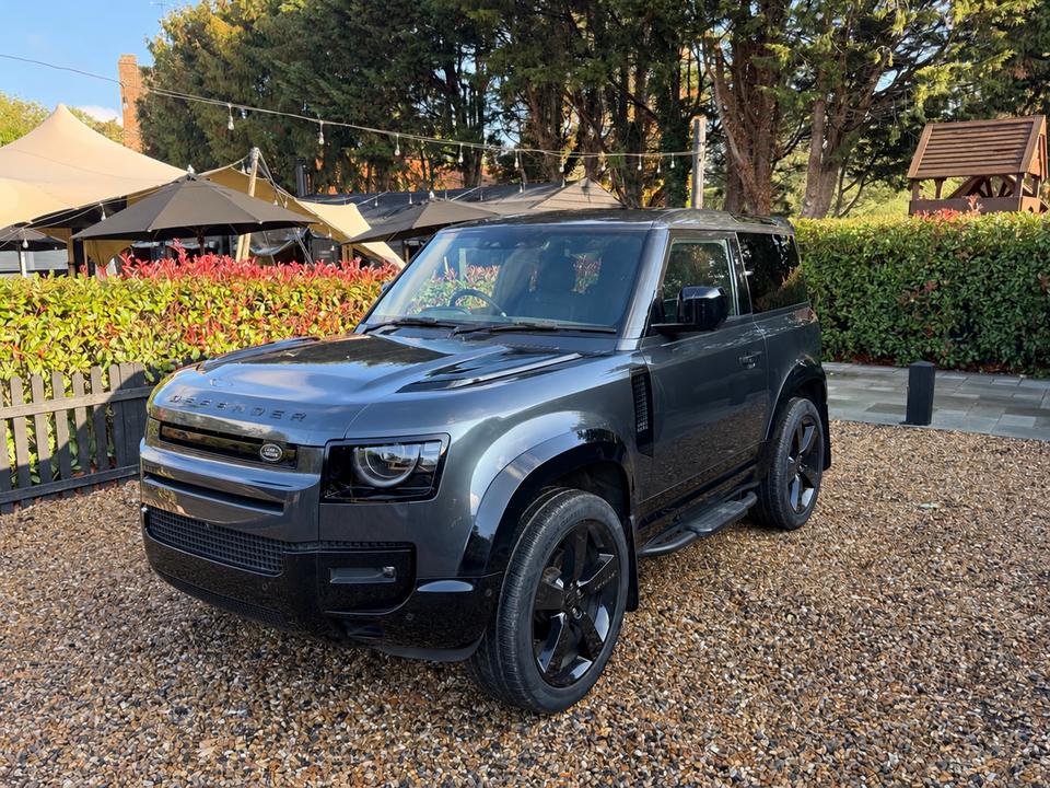 Land Rover Defender 90 photo 3