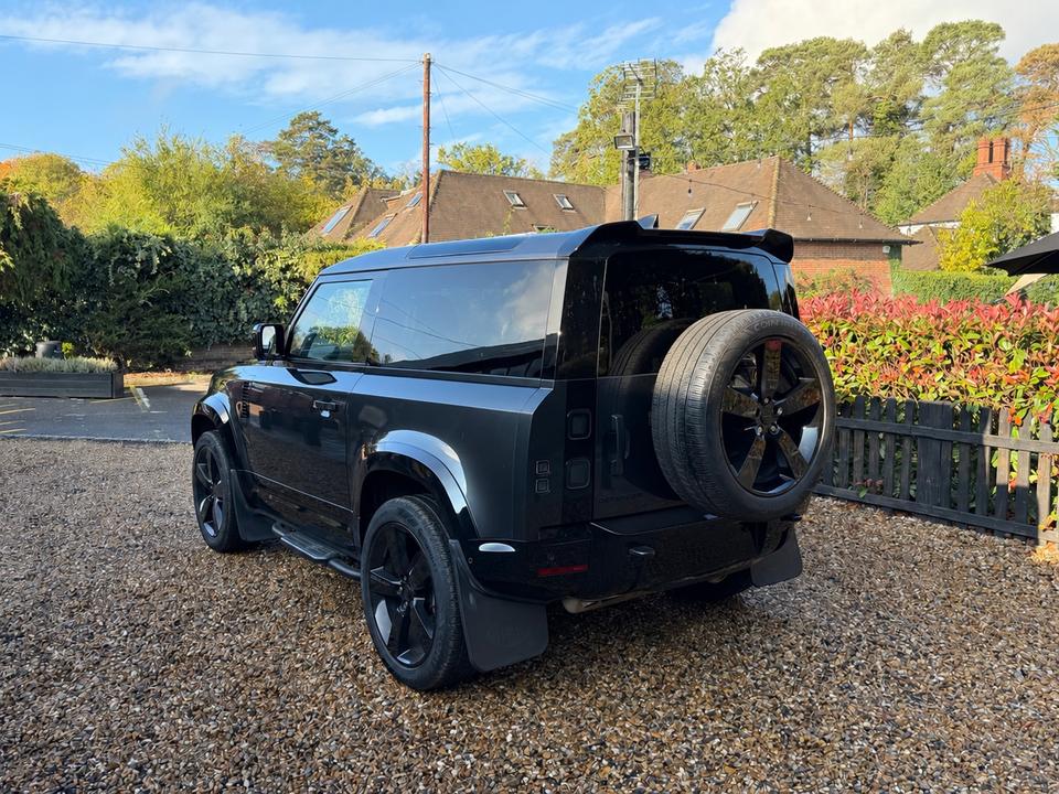 Land Rover Defender 90 photo 4