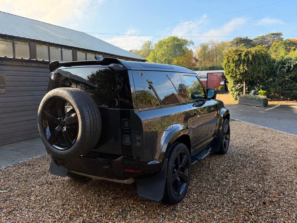 Land Rover Defender 90 photo 6