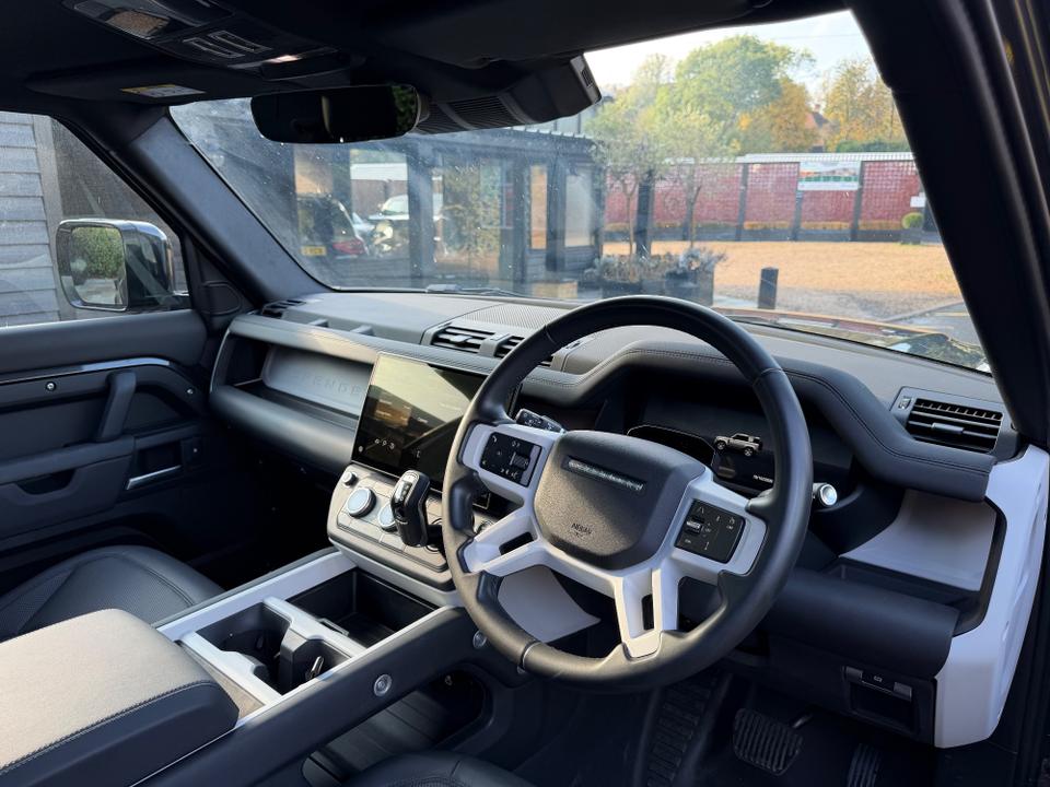 Land Rover Defender 90 photo 11