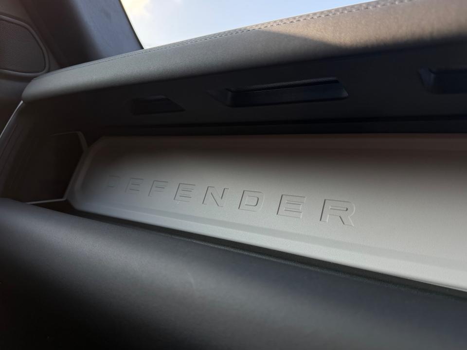 Land Rover Defender 90 photo 19
