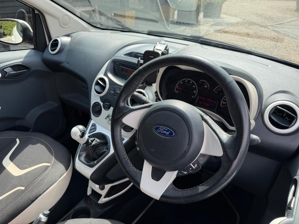 Ford KA photo 7