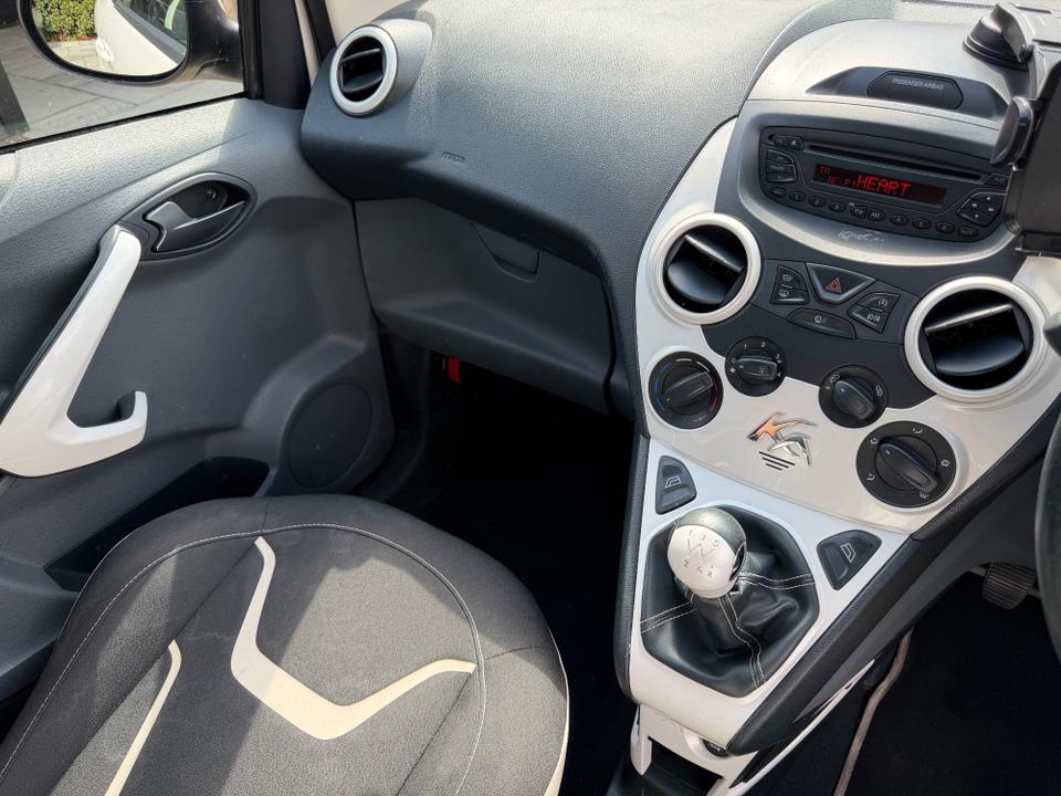 Ford KA photo 8