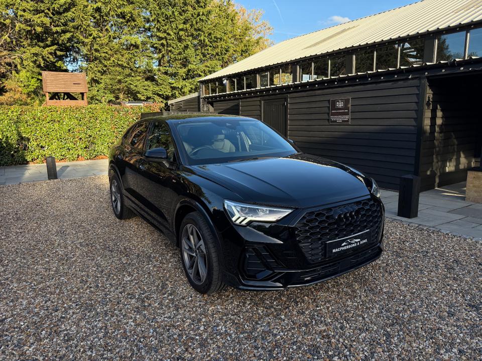 Audi Q3 photo 1
