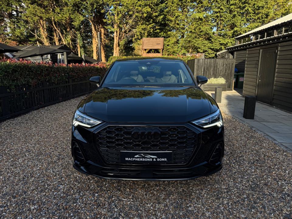 Audi Q3 photo 2