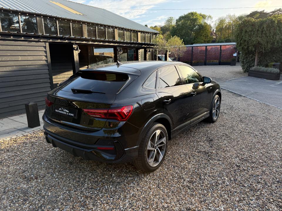 Audi Q3 photo 6