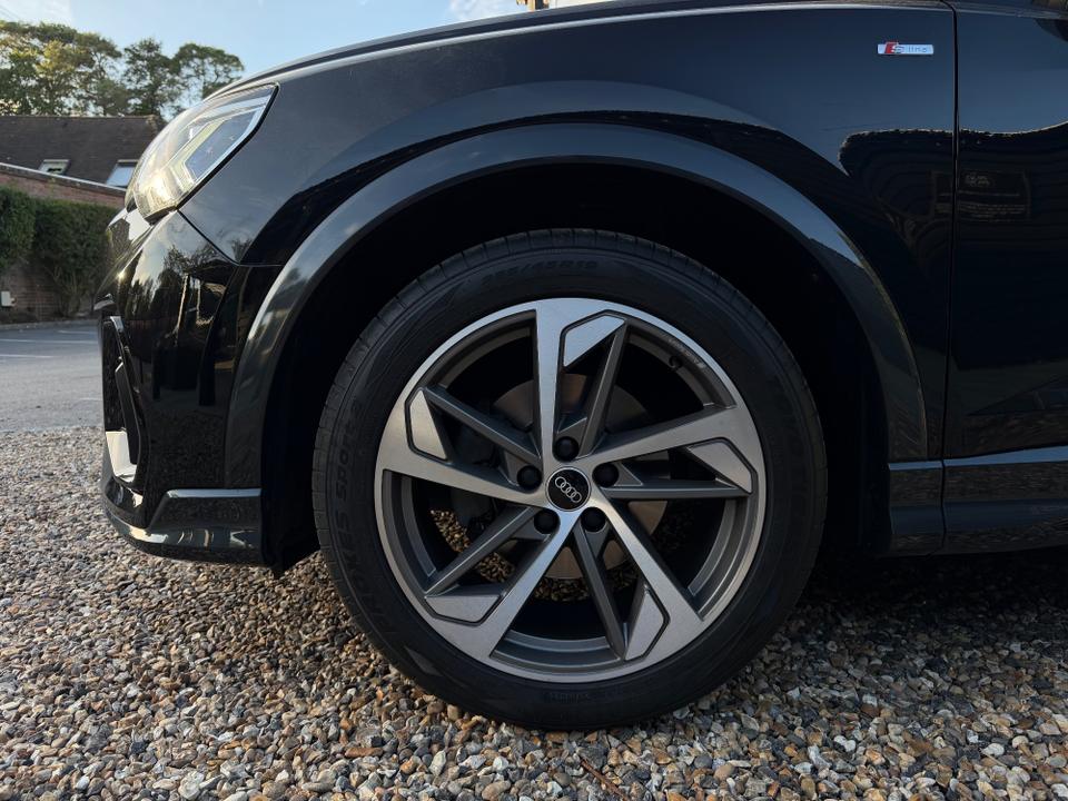 Audi Q3 photo 7