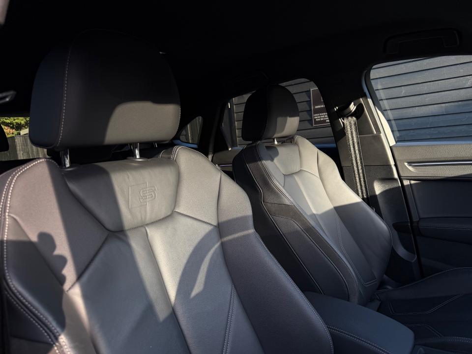 Audi Q3 photo 14
