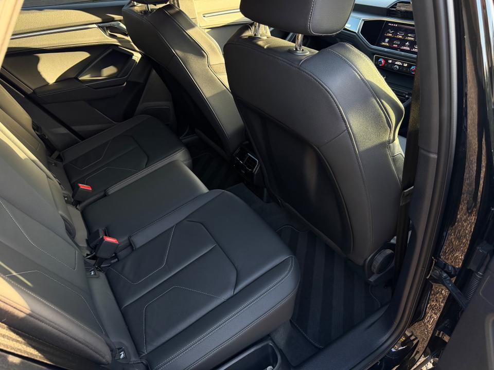 Audi Q3 photo 15