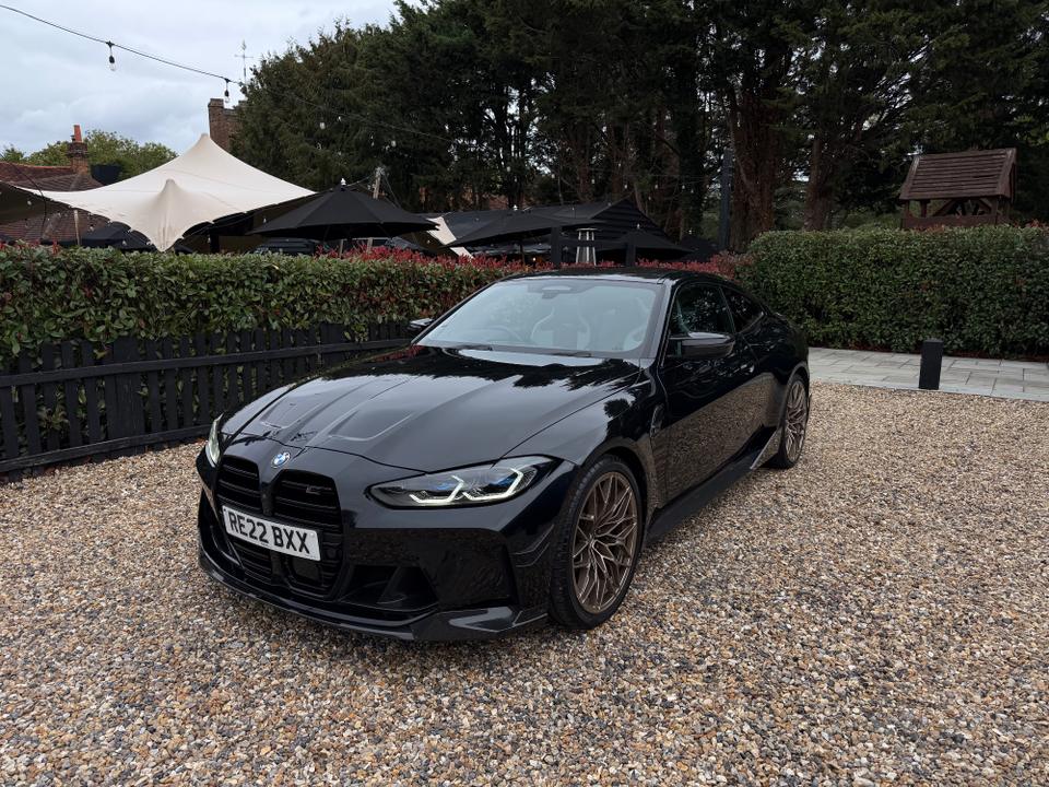 BMW M4 photo 3