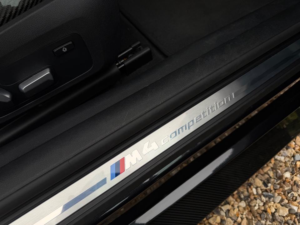 BMW M4 photo 12