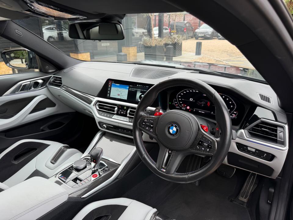BMW M4 photo 13