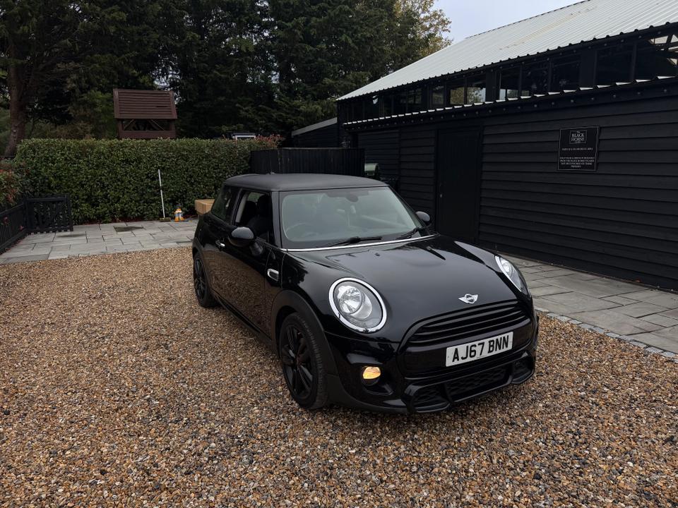 MINI Hatch photo 1