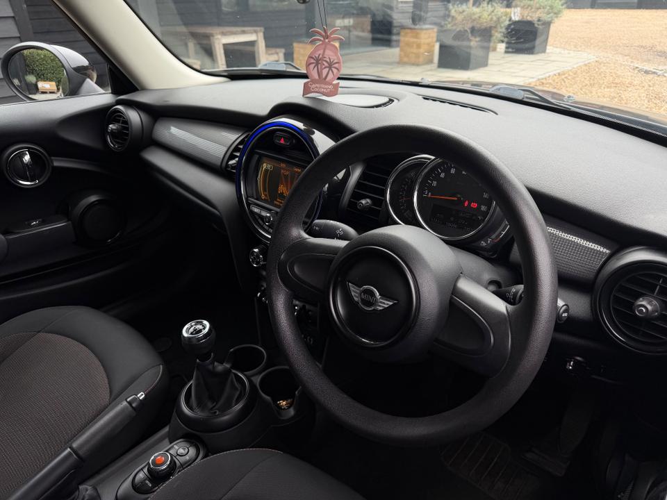 MINI Hatch photo 7