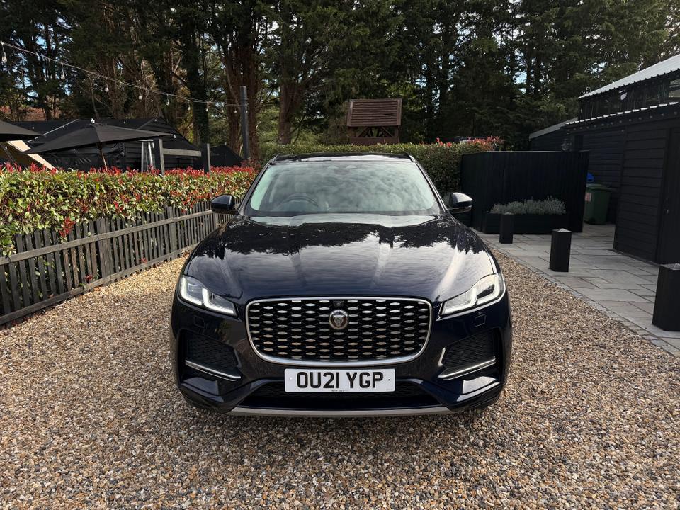 Jaguar F-PACE photo 2