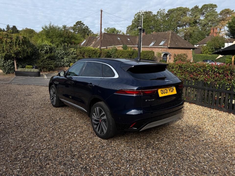 Jaguar F-PACE photo 4