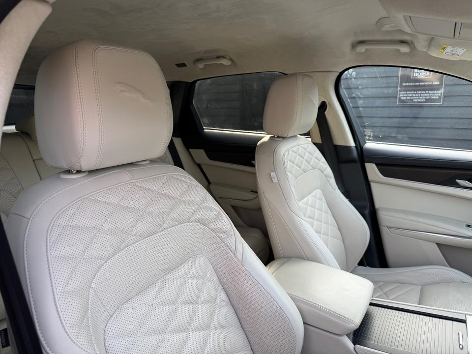 Jaguar F-PACE photo 8