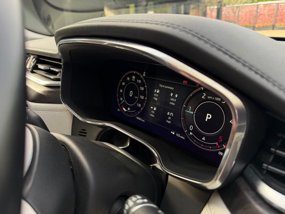 Jaguar F-PACE photo 14