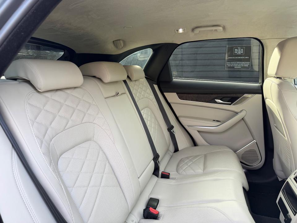 Jaguar F-PACE photo 16