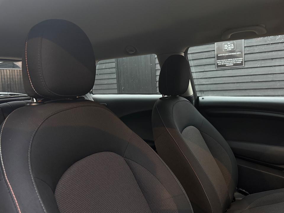 Mini Cooper photo 8