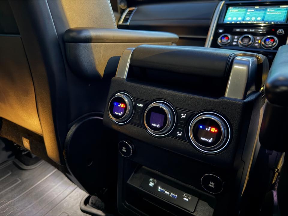 Land Rover Discovery photo 16