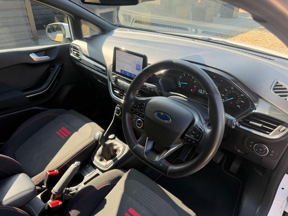 Ford Fiesta photo 6