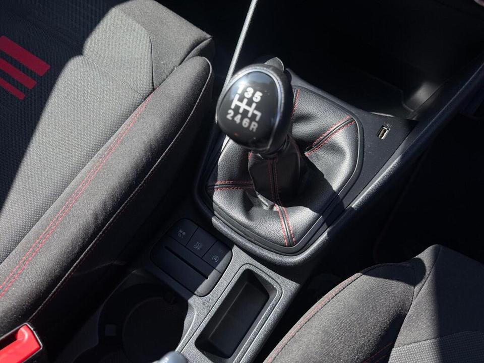 Ford Fiesta photo 8