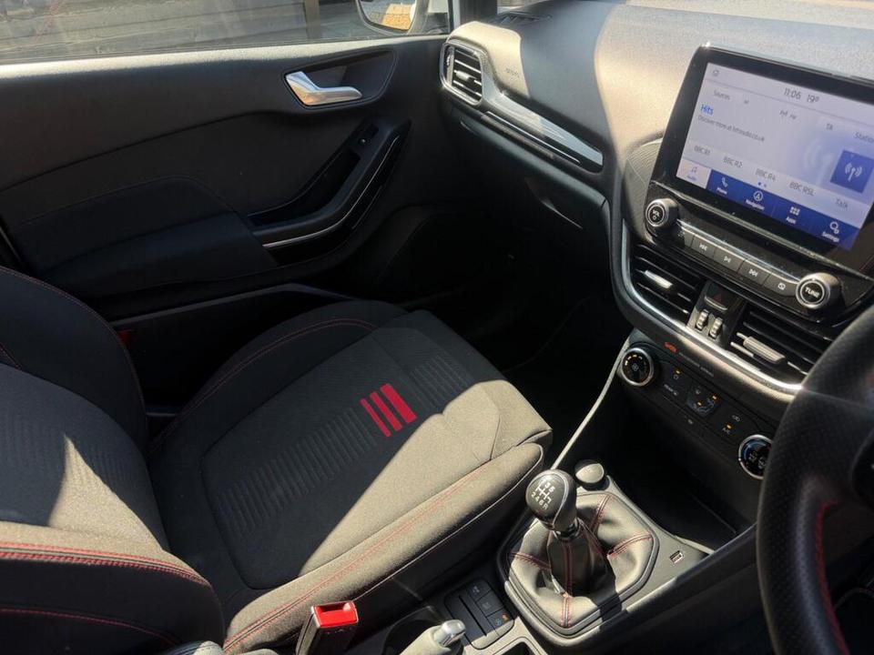 Ford Fiesta photo 9