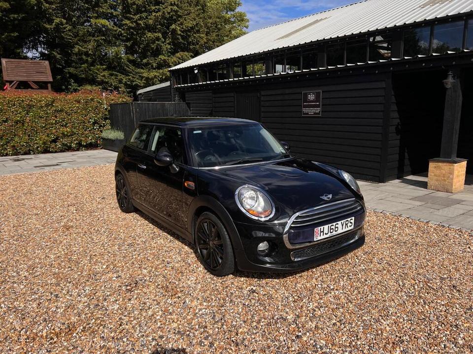 MINI Hatch photo 1