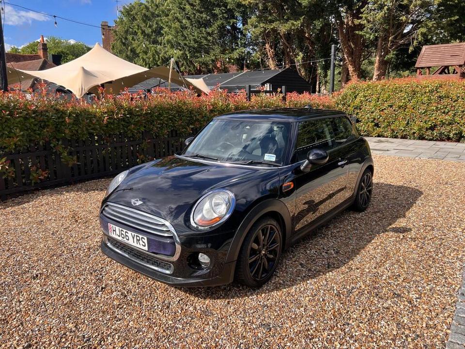 MINI Hatch photo 2