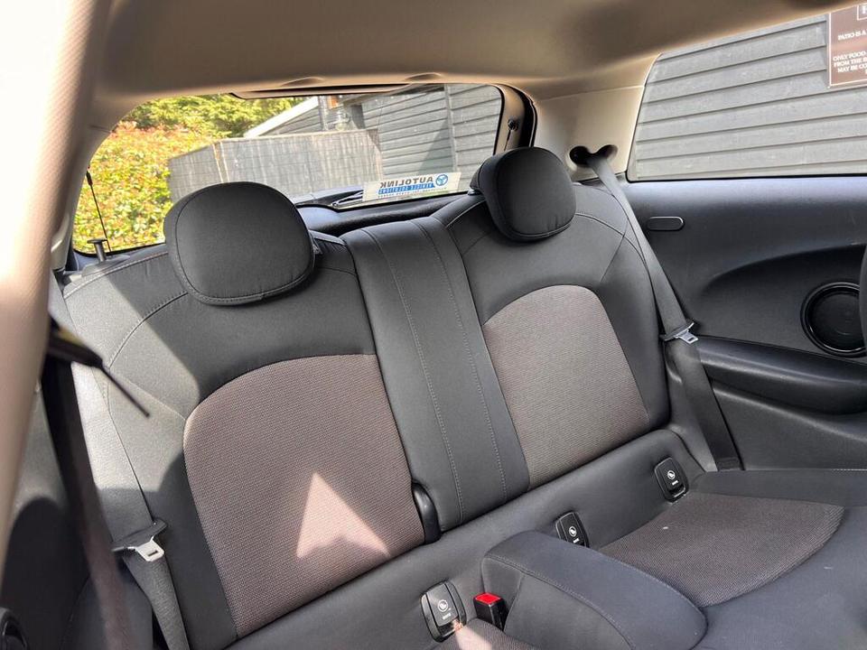 MINI Hatch photo 8