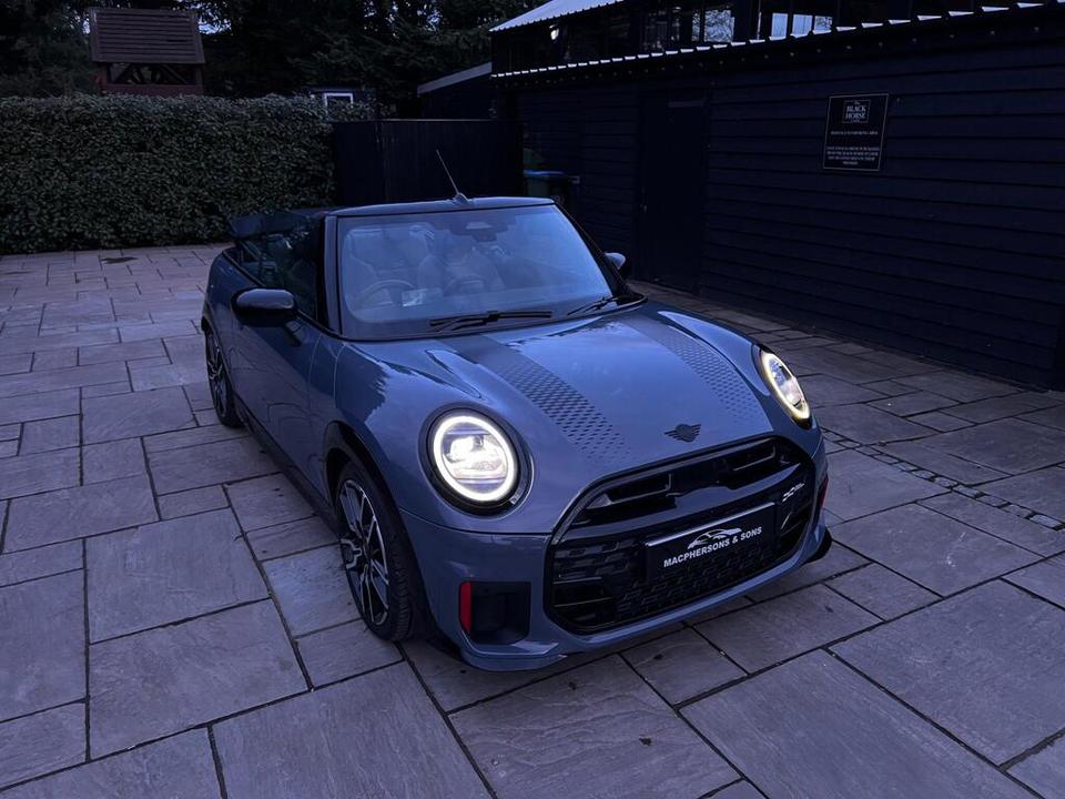 MINI Convertible photo 1