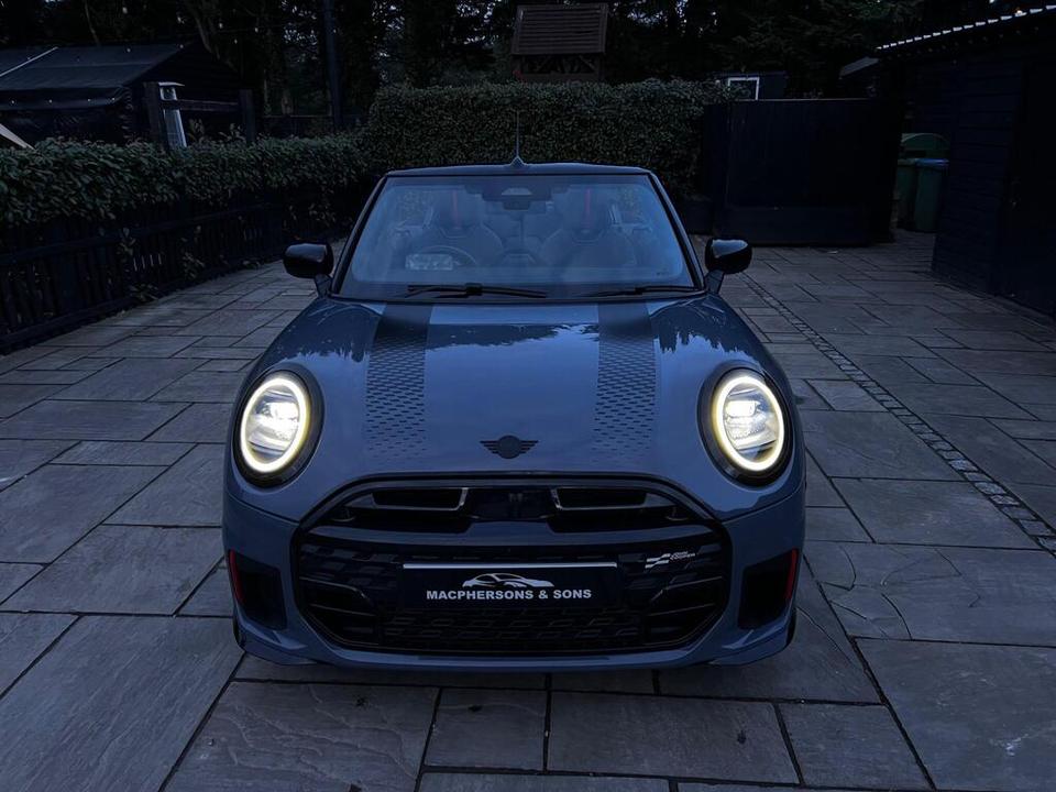 MINI Convertible photo 2