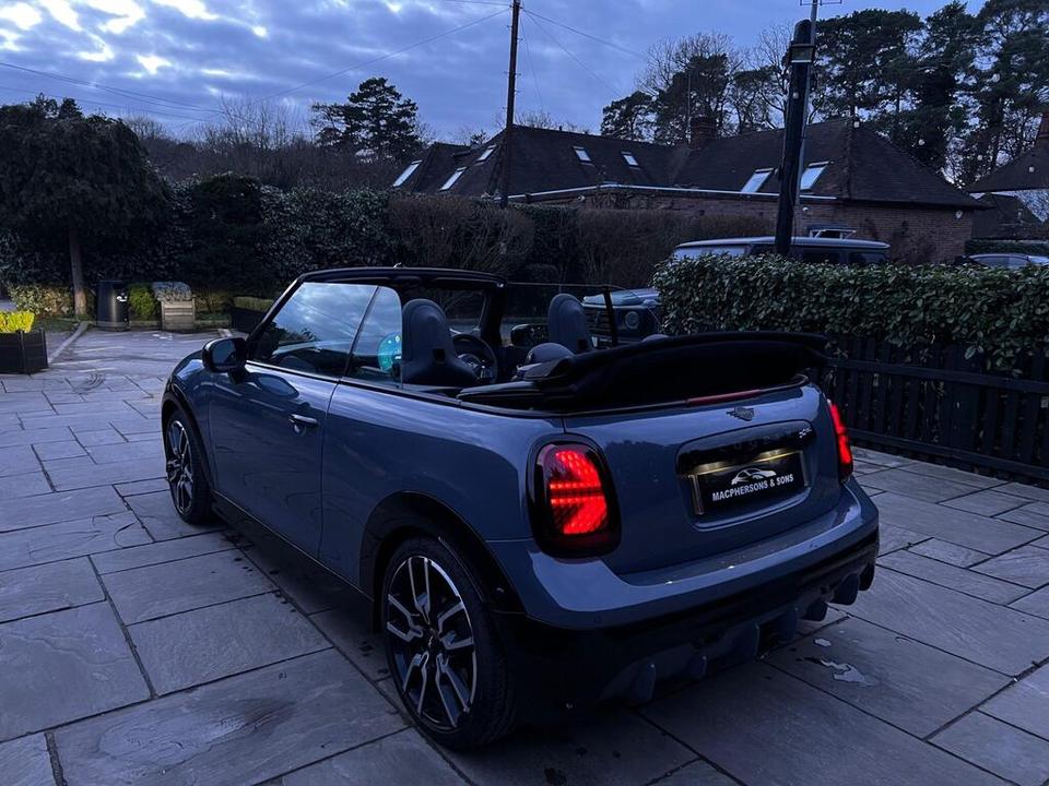MINI Convertible photo 4