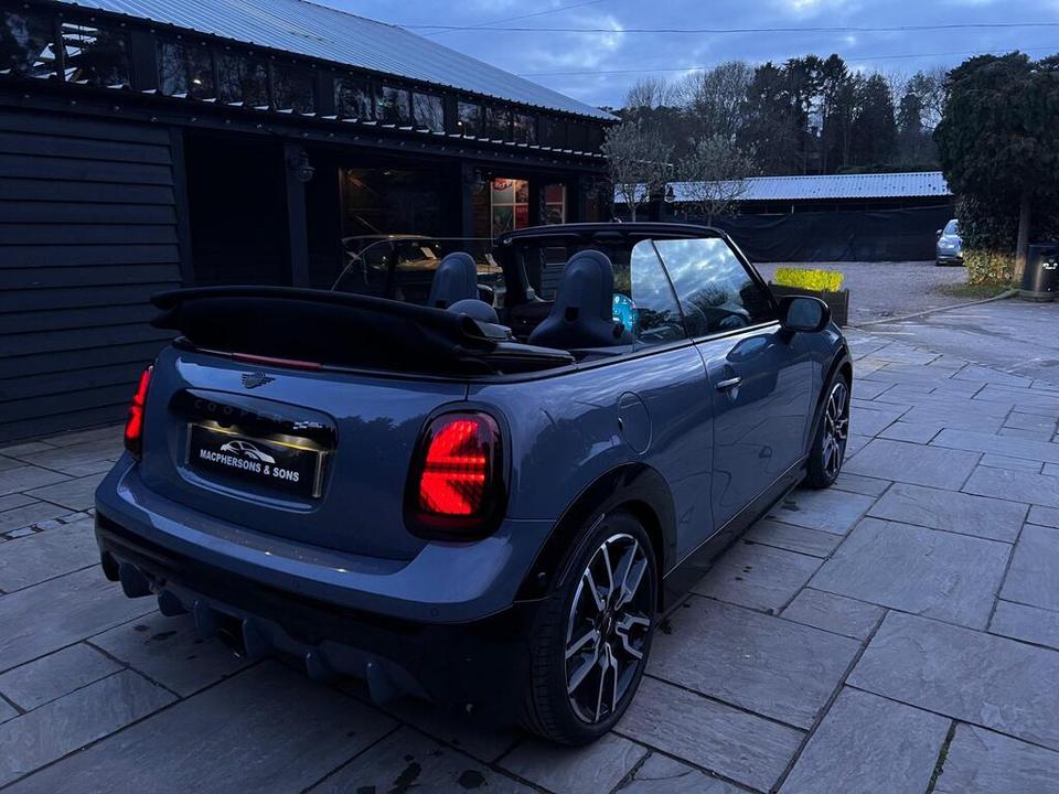 MINI Convertible photo 6