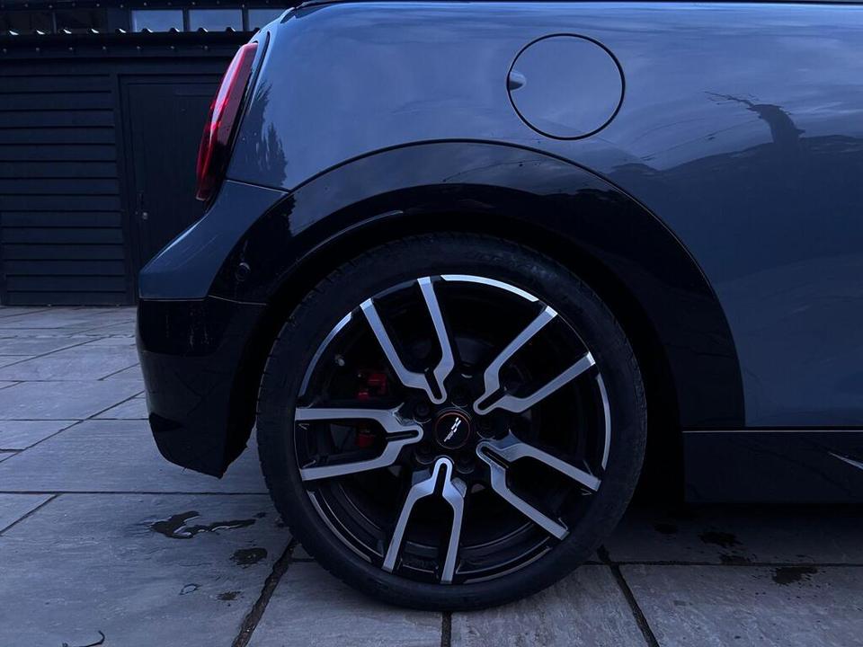 MINI Convertible photo 8