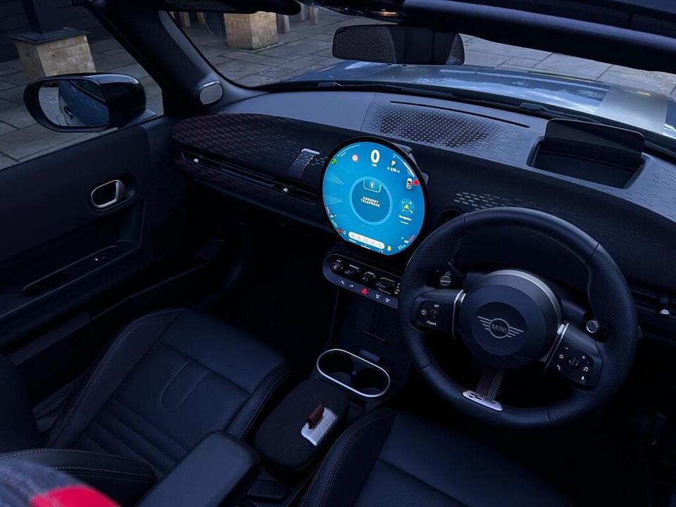 MINI Convertible photo 9