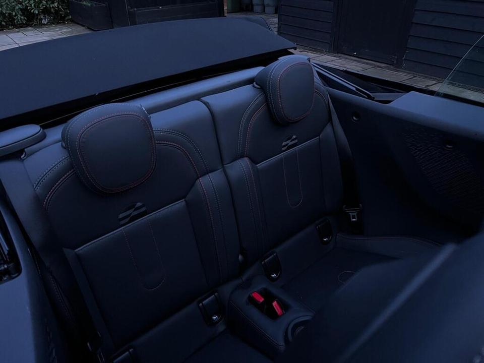 MINI Convertible photo 12
