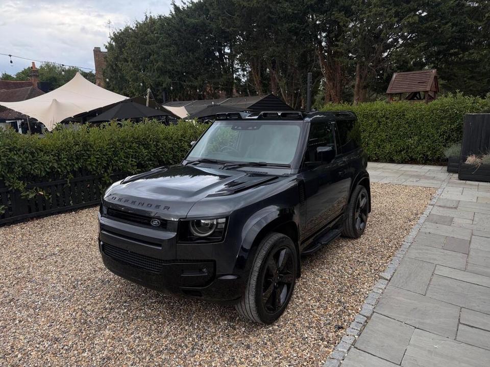 Land Rover Defender photo 2