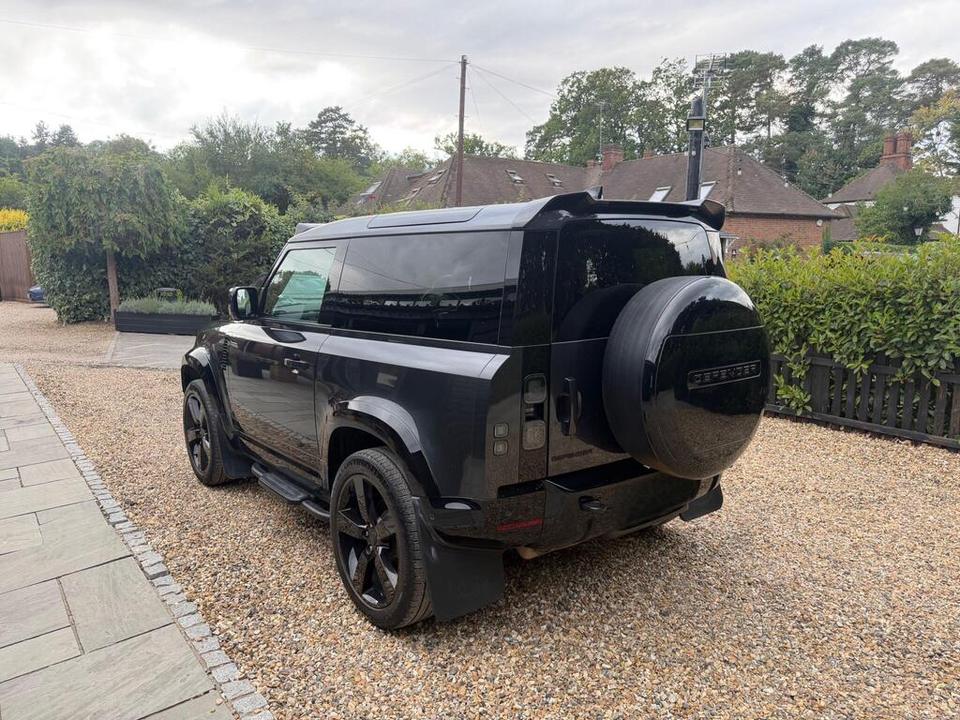 Land Rover Defender photo 3