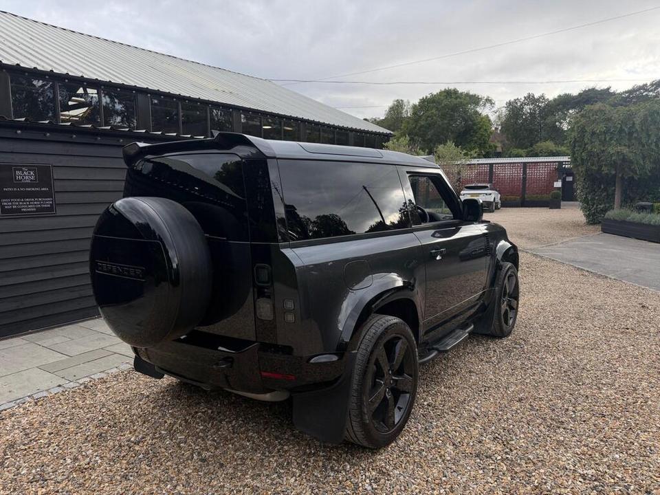 Land Rover Defender photo 4