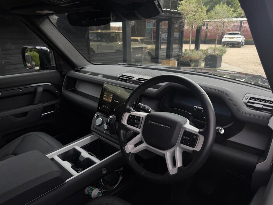 Land Rover Defender photo 5