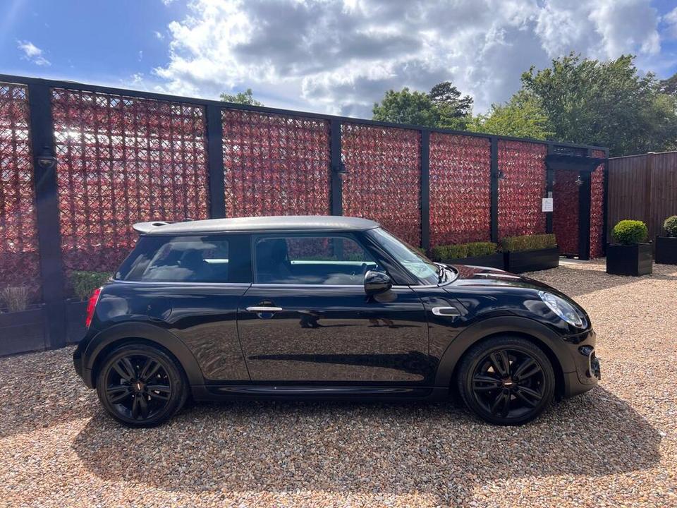 MINI Hatch photo 2